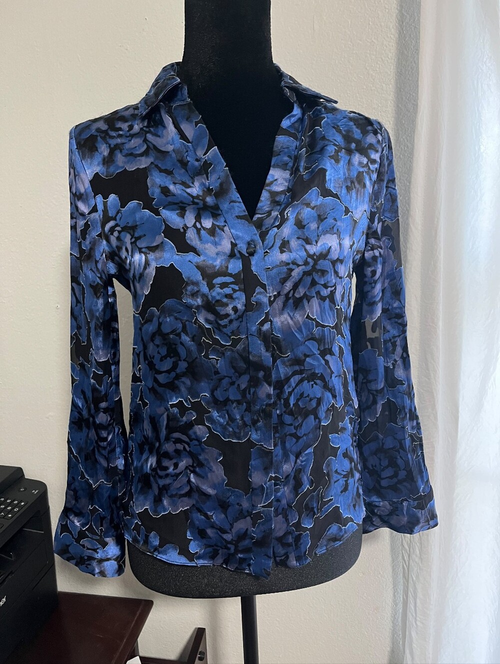 Alice + Olivia Black and Blue Floral Button-Down Blouse